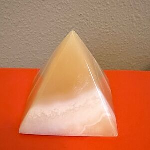 Onyx Pyramid Decor